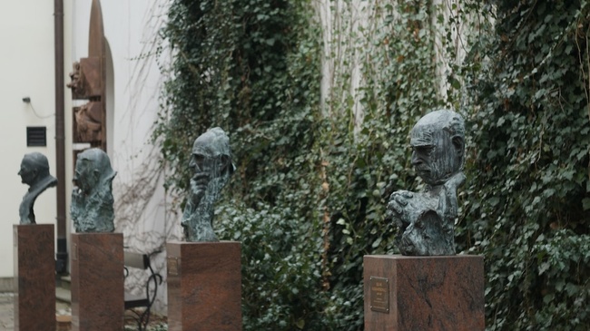 Tony Cragg - Line of Thought