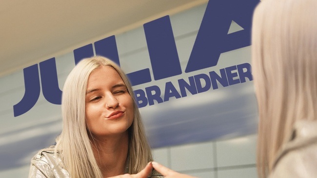 Julia Brandner: Calm your tits — live