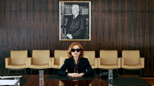 "Premiere": DIE REICHSTE FRAU DER WELT