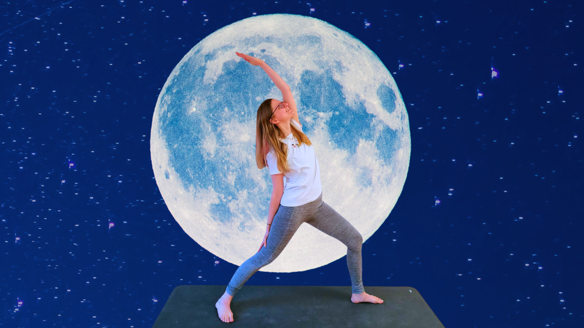 Titelbild der Veranstaltung Moon Yoga® – ein weiblicher Yogastil. Berührend. Regenerierend. Sanft.