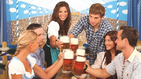 Oktoberfest-Partyboot
