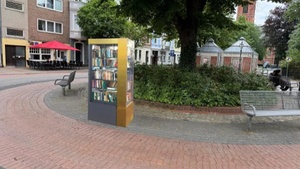 Drei Offene Bücherschränke für Düsseldorf - Einweihungsmarathon