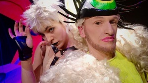 QUEEREEOKÉ hairy situations