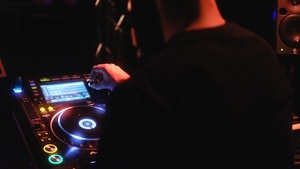 OFFEN:BAR   5h 5DJs