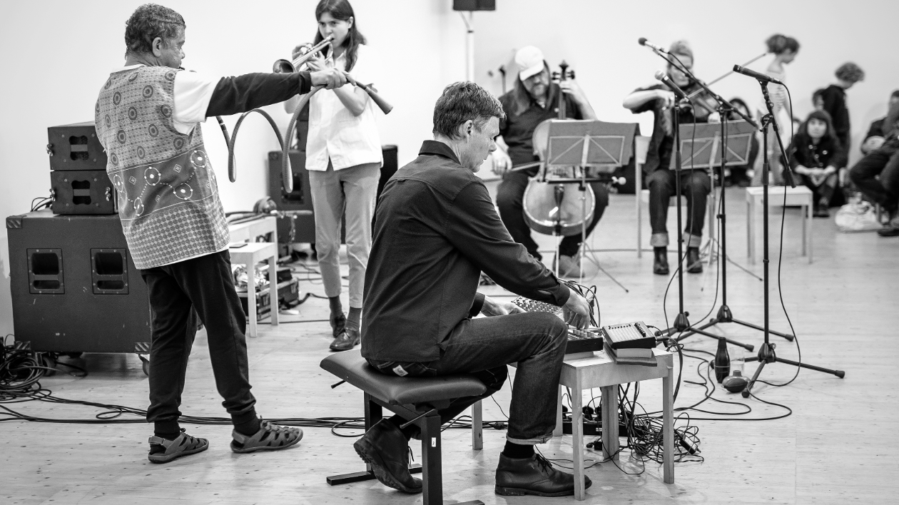 Konzert von Garth Erasmus and Broken String Ensemble