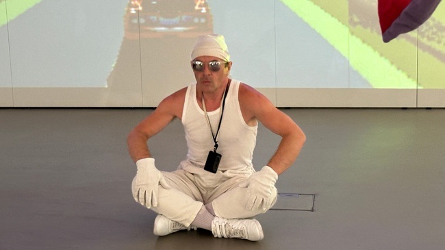 Lectureperformance „Rushy Diamond: The Poetry of Visibility and Invisibility and how to become Untouchable”