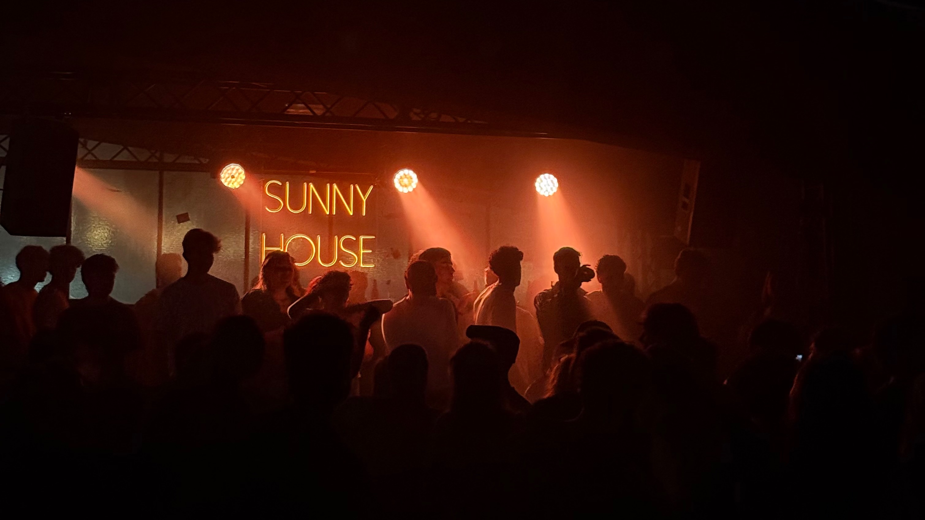 Sunnyhouse im Garagen Club Köln am 16.10.26