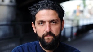 Aladin El-Mafaalani im Gespräch mit Kelly Laubinger zu "Misstrauensgemeinschaften"