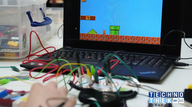 JULIUS CLUB: Online Games mit Makey Makey