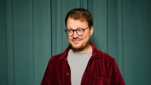 Maxi Gstettenbauer // KOMPLETT ABSURD – Preview