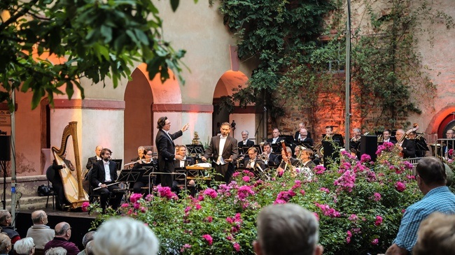 Schlosskonzert "Süß & Bitter" - Musik der goldenen Zwanziger - Open Air