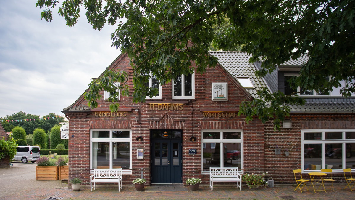 Dahms. Wirtschaft, Handlung, Kunstbetrieb
