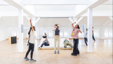 Somatische Übungen in der Ausstellung