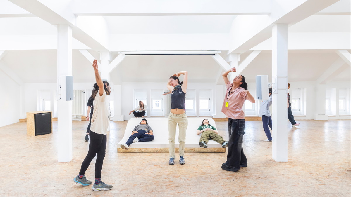 Somatische Übungen in der Ausstellung