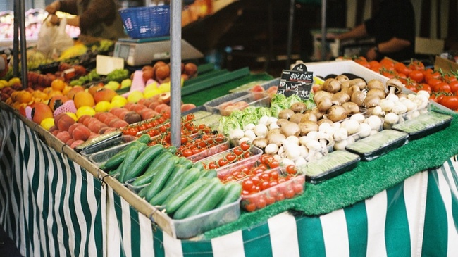 WOCHENMARKT AM ESELSBERG