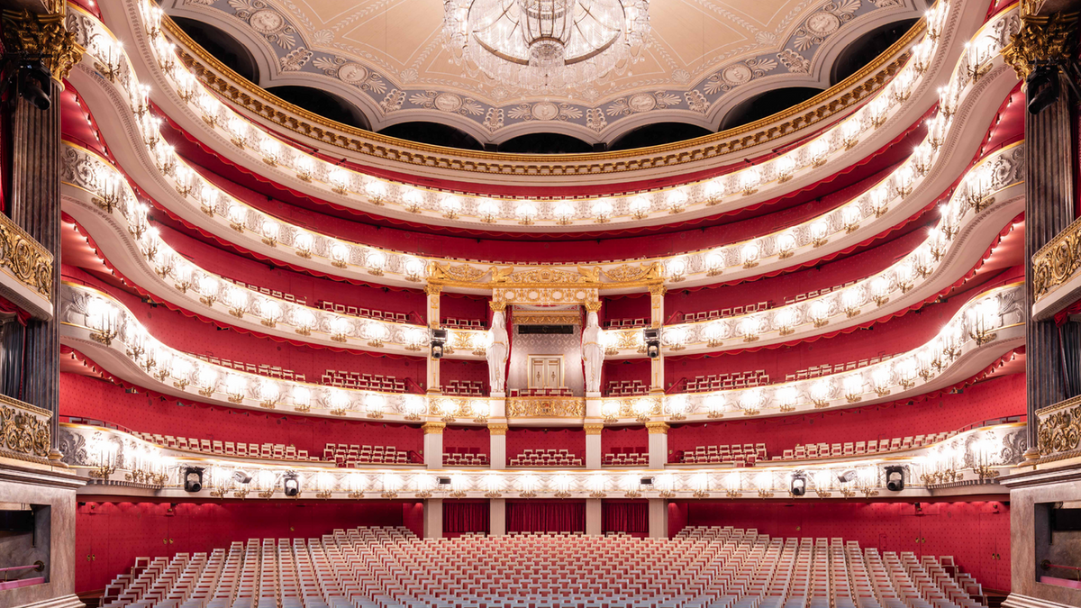 GUIDED TOUR OF THE NATIONAL THEATER