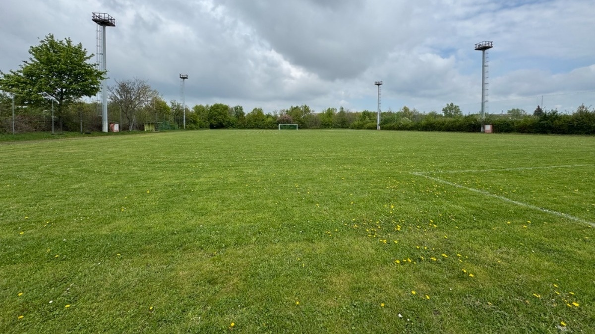 JUGAD pick-up football / pick-up Soccer