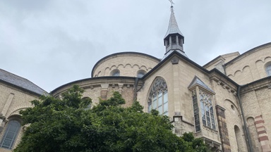 Töurcher en Kölle un drömeröm: Zint Märjensrebb un zwei Päädsköpp am Nüümaat