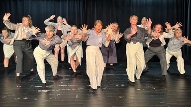 BIS HIERHIN ... UND WEITER - eine theatrale Performance