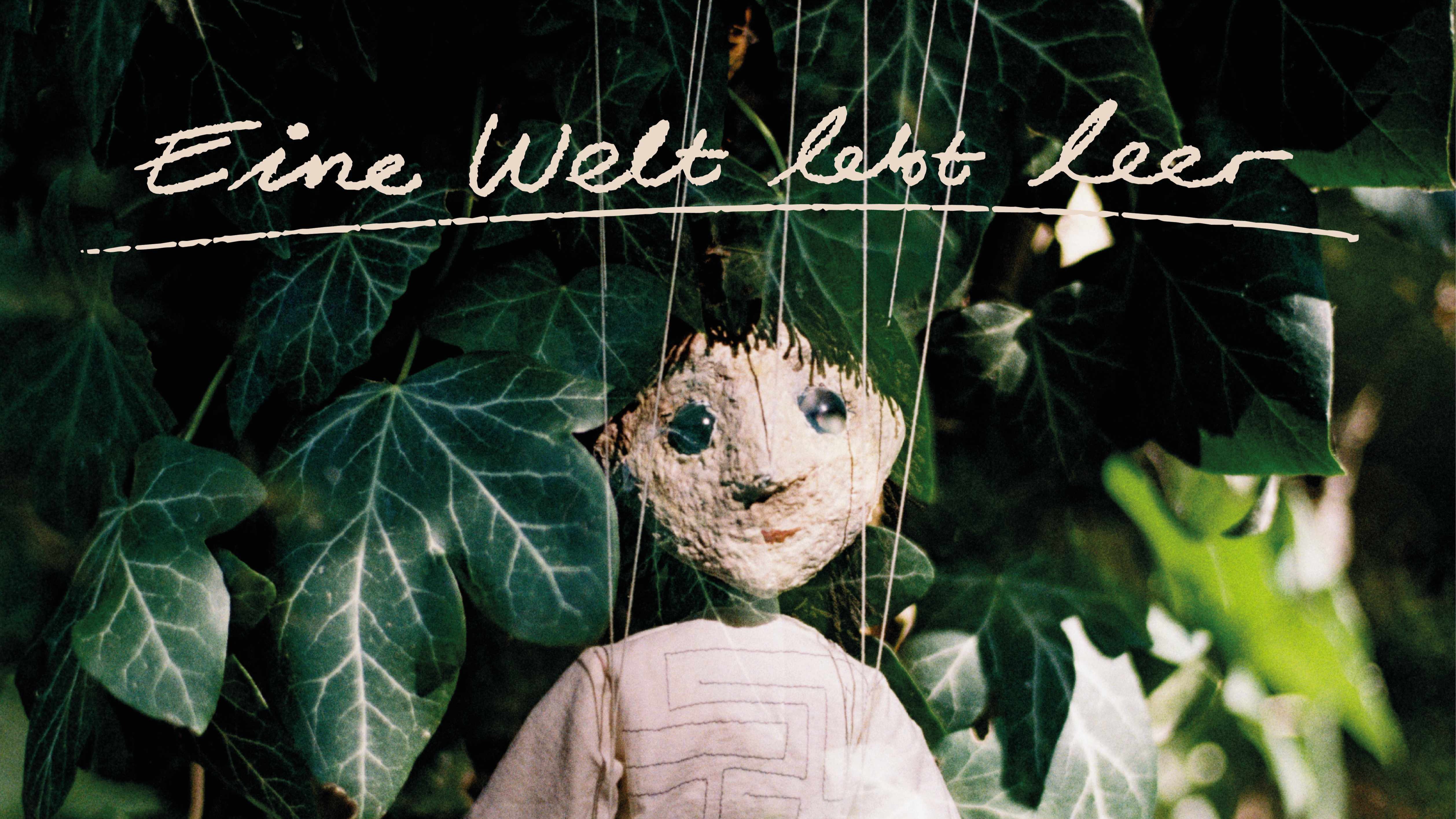 AT: Eine Welt lebt leer