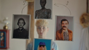 Rote Sterne überm Feld