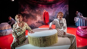 KOMÖDIE DER EINSAMKEIT