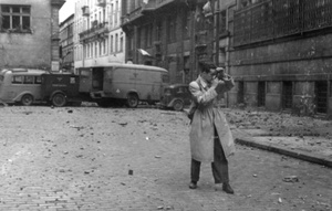 Auf beiden Seiten der Barrikade. Fotografie und Kriegsberichterstattung im Warschauer Aufstand 1944