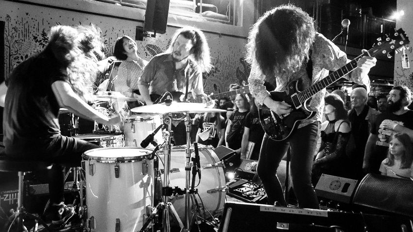 Minami Deutsch + Support: WEITE