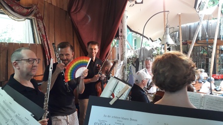 Rainbow Salon: Sommernachtsklänge unterm Regenbogen