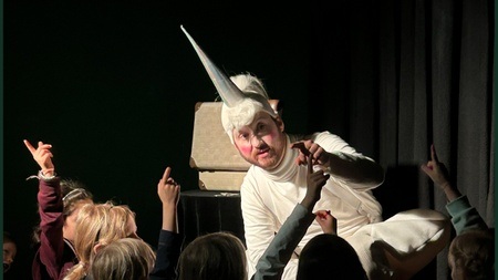 Kindertheater: Wie Einhörner das Zaubern lernen