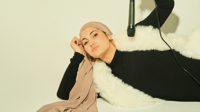 Anissa Loucif: MACH NICHT SO AUF TEUER
