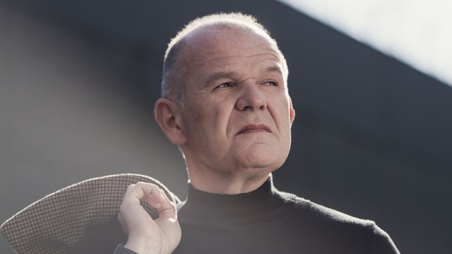 François-Xavier Roth dirigiert Werke von György Ligeti und Anton Bruckner