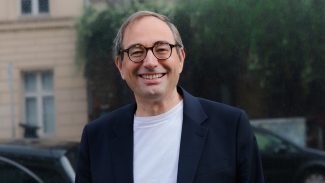 Talks on Curatorial and Artistic Practice: Axel Wieder