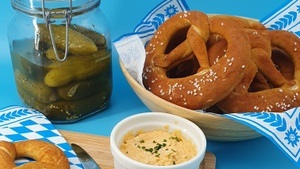 Bayrischer Backkurs in München – Brezen backen & Weißwurstfrühstück genießen 🥨🍻