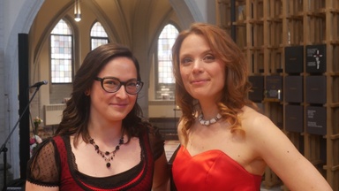 Stella Goeke ( Gesang ) und Aude St Pierre ( Klavier ) interpretieren unvergessene Chansons und Schlager von Hildegard Knef, Zarah Leander, Trude Herr u.a.