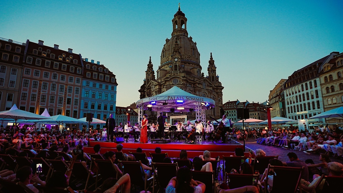 Palais Sommer: Walzer Sommernacht