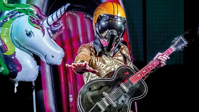 BOB LOG III (Worldwide Guitar and Drums One Man Band from Tucson, Arizona, USA)
