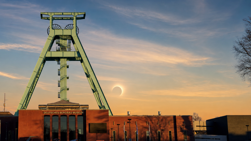 Sonnenfinsternis über Bochum – Ein besonderer Abend auf dem Fördergerüst