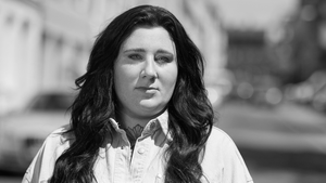 Klassebuch: LENA SCHÄTTE »DAS SCHWARZ AN DEN HÄNDEN MEINES VATERS«