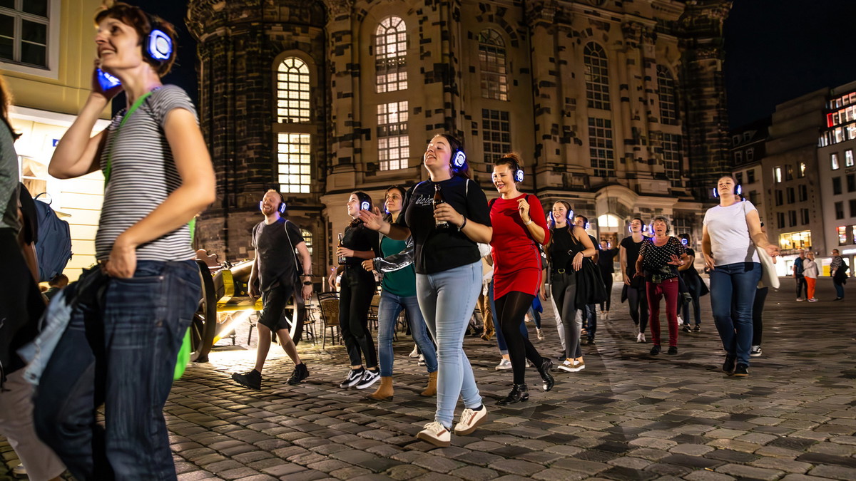Titelbild der Veranstaltung Silent Disco Tour · Durch die Neustadt