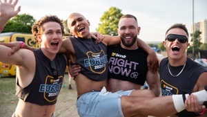 Die Grindr Bus Tour macht halt auf der Berlin Pride 2025