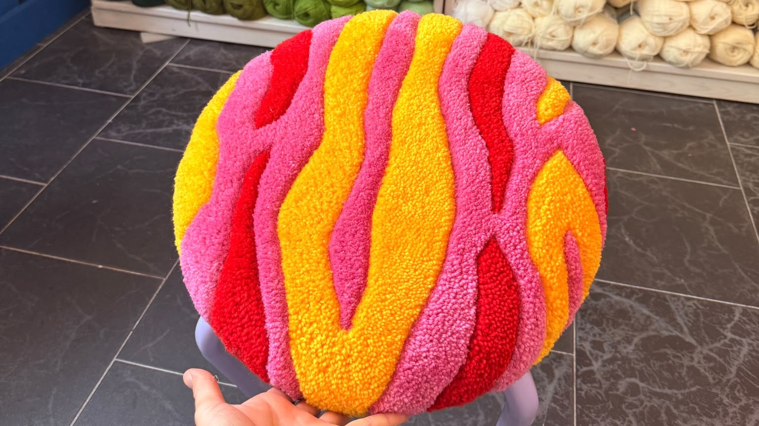 Let's Tuft & Polster - Hocker in Müchen