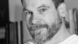Wanja Mues liest "The Volunteer"
