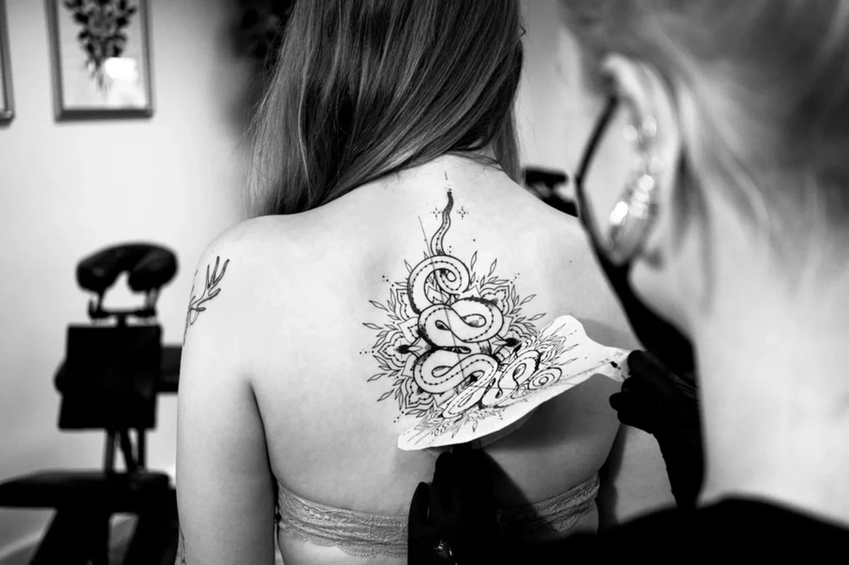 „So surreal“ von Esther Lanfermann bei Tattutopia in Düsseldorf
