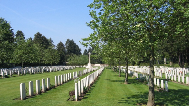Töurcher en Kölle: "Südfriedhof - Sportler, Stars & schräge Vögel"