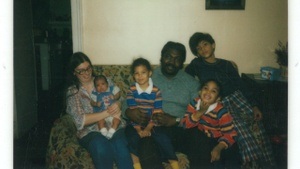 Familiengefühlsfabrik. Eine performative Zeitreise - Familiengefühlsfabrik. Eine performative Zeitreise