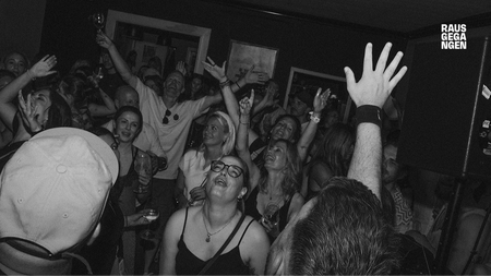 BUTTERZART SILVESTER DAYDRINKING