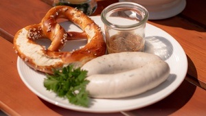 Weißwurstfrühstück an Mariä Himmelfahrt mit Livemusik vom Da Waitler