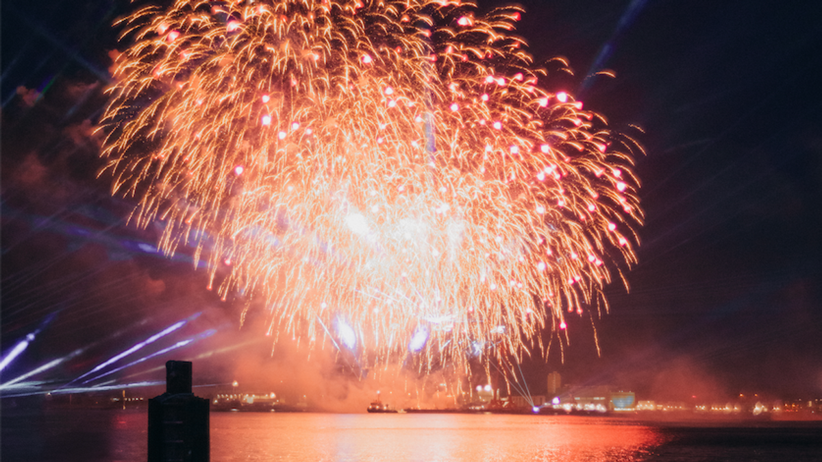 SUNDAY VIBES & Feuerwerk @ SANDHAFEN