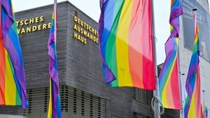 PRIDE Week 2025 - Führung, Q&A und Silent Rave